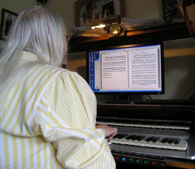 Mo playing the e-music