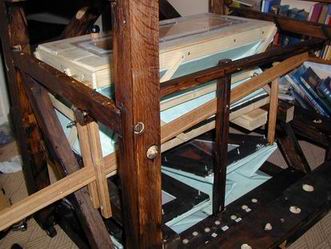 The air reservoir and it stabilising pantograph